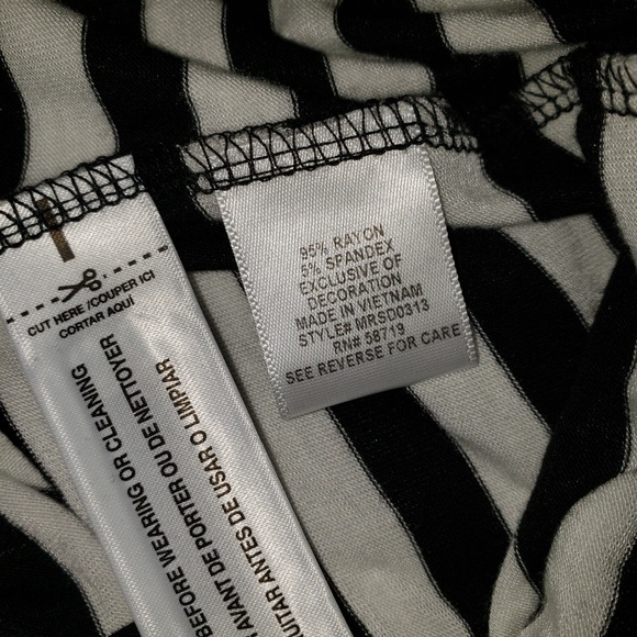 Flutter & Kick Appliqued Maternity Dress Large - Picture 7 of 7